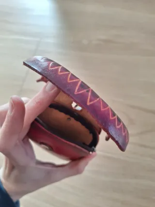 Monedero de cuero con diseño de búho