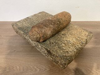 Antiguo Metate con Rasero