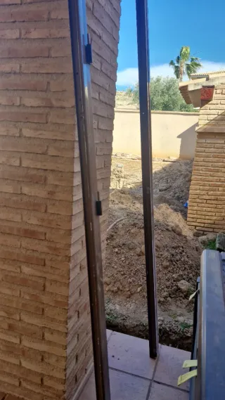 Puerta de aluminio mallorquina