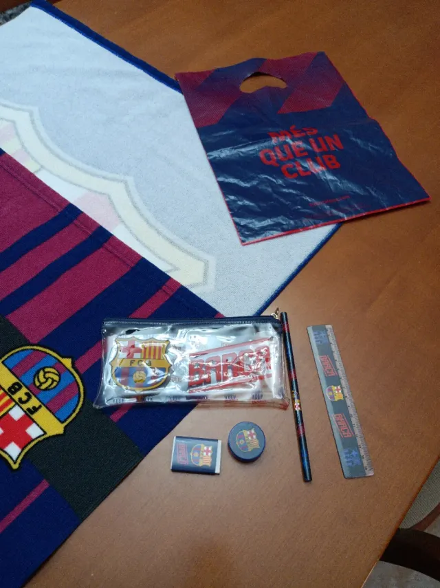 Bolsa,toalla y estuche juvenil sin estrenar