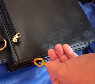 Elegante borsa in pelle Emporio Armani nero