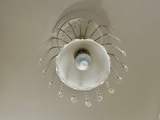 Lámpara colgante vintage dorada y cristal