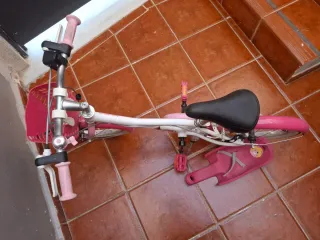 Bicicleta Btwin 16 Doctor Girl + ruedines