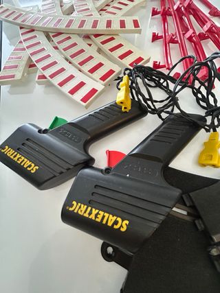 Scalextric: Lote pistas, mandos y transformador