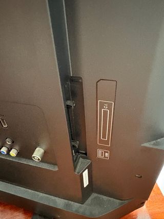 Televisor Negro No Smart  90 x 55 cm