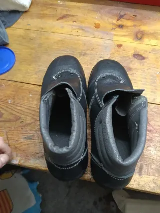 Botas de trabajo con puntera de hierro