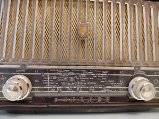 Radio Philips a válvulas de baquelita año 55