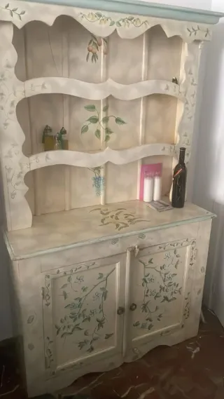 Mueble provenzal pintado a mano
