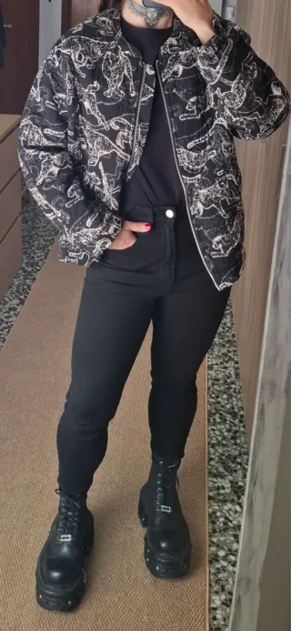 Cazadora negra H&M estampado Jaguares XL