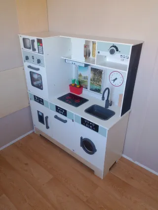 Cocina de juguete grande casi nueva