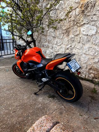 Kawasaki Z750 Naranja y Negra