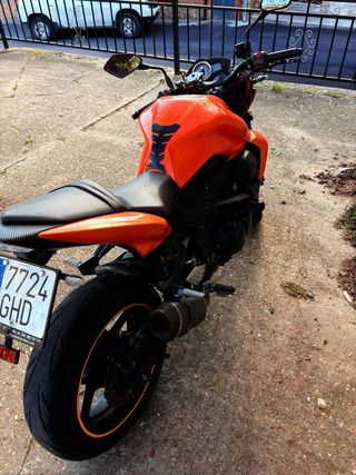 Kawasaki Z750 Naranja y Negra