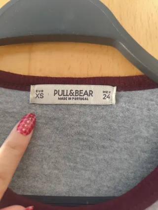 Camiseta Pull&Bear gris con bordado