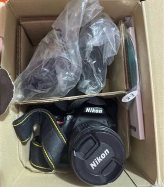 Cámara Nikon D3300 con objetivo Nikkor