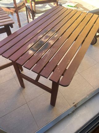Mesa de jardín de madera