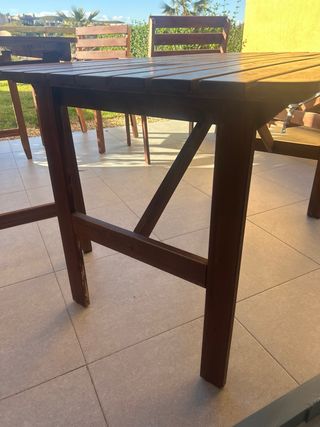 Mesa de jardín de madera