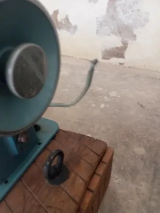 Máquina de coser azul vintage