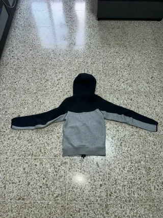 Chaqueta Nike Tech Fleece Negra y Gris