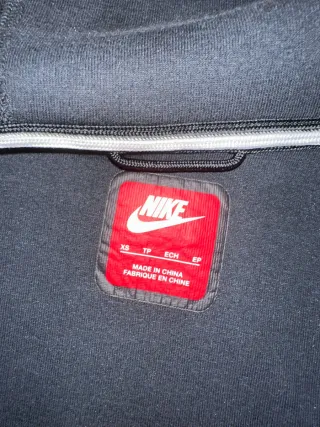 Chaqueta Nike Tech Fleece Negra y Gris