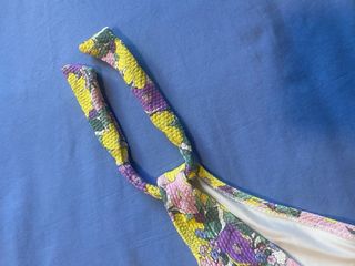 Bikini amarillo y estampado floral