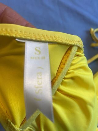 Bikini amarillo y estampado floral