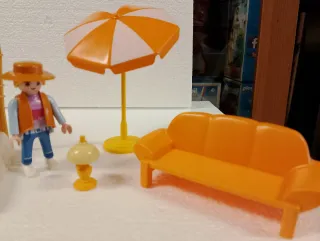 Playmobil Cama, Sofá, sombrilla y Figura