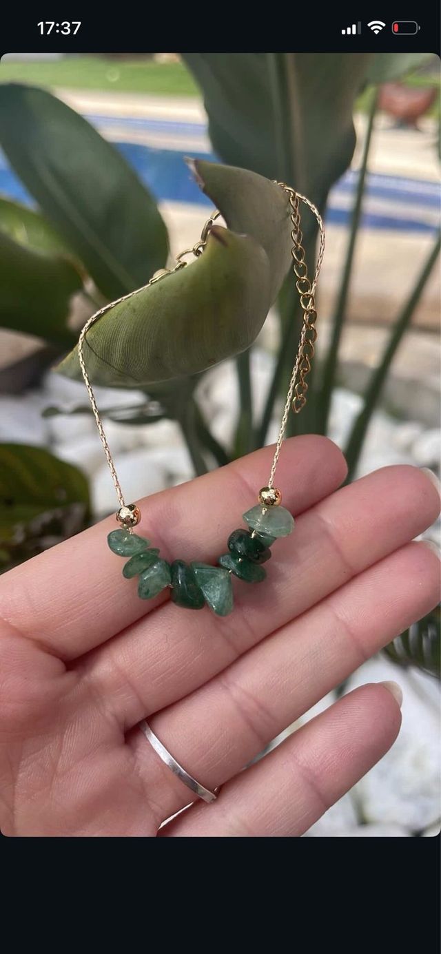 Pulsera de turmalina verde y oro