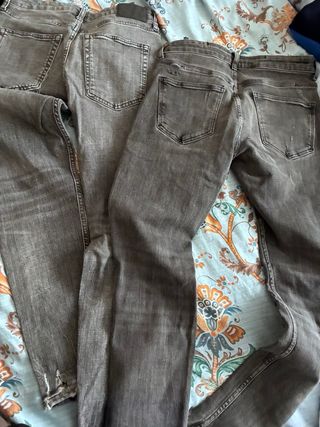 2 Tejanos Zara desgastados T.40