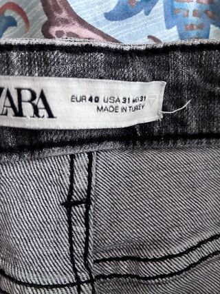 2 Tejanos Zara desgastados T.40