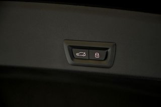 BMW XM    550 kW 748 CV Label Red