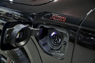BMW XM    550 kW 748 CV Label Red