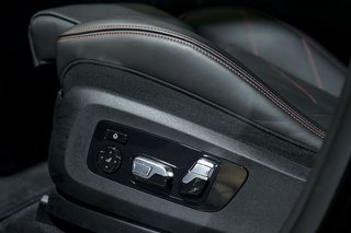 BMW XM    550 kW 748 CV Label Red