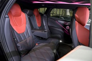 BMW XM    550 kW 748 CV Label Red