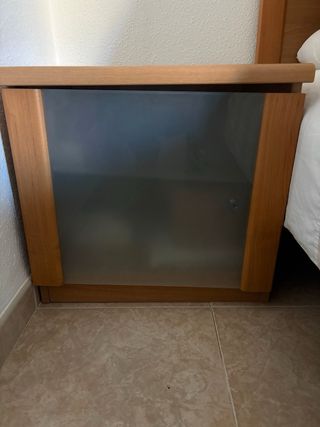 Estructura cama madera y 2 mesitas