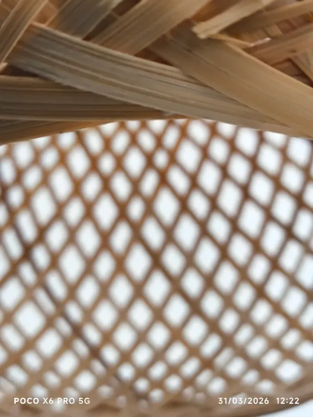 Lámparas colgantes de bambú y madera