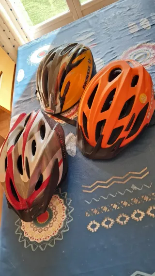 Lote 3 cascos de bicicleta