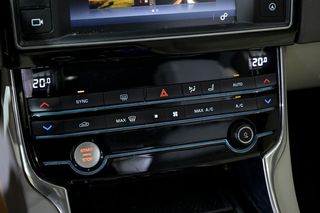 Jaguar XE   2.0I 147kW RWD Prestige Auto