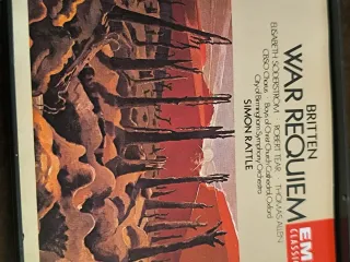 Britten War Requiem.SIMON RATTLE .EMI CLASSICS.