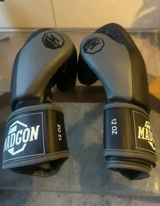 Guantes Boxeo Madgon 12oz + Vendas