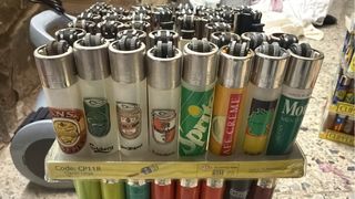 Collezione +700 accendini Clipper