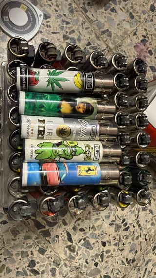 Collezione +700 accendini Clipper