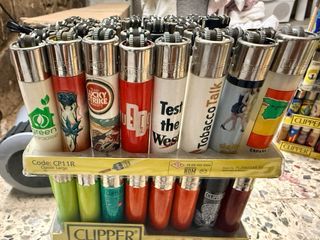 Collezione +700 accendini Clipper