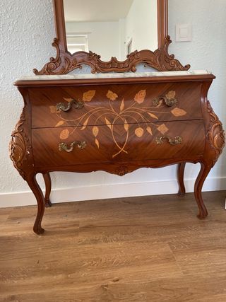 Aparador y espejo de madera con mármol