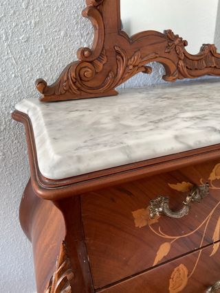 Aparador y espejo de madera con mármol