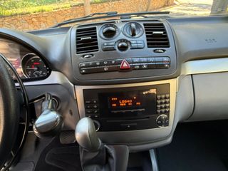 Mercedes-Benz Viano 2010 ADAPTADA con elevador PMR