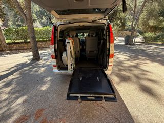 Mercedes-Benz Viano 2010 ADAPTADA con elevador PMR