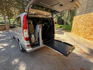 Mercedes-Benz Viano 2010 ADAPTADA con elevador PMR
