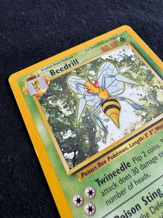 Beedrill Base Set 17/102 Carta Pokémon (1999)