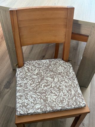 Mesa de comedor de madera y cristal