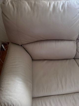 Sofá de 2 plazas en piel beige
